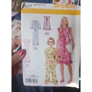 Simplicity 2831 Size HH Girls Nightgown, Pajamas & Slippers Pattern Uncut